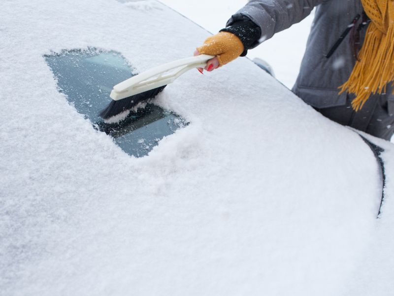 How to prevent your windshield from breaking in low temperatures?